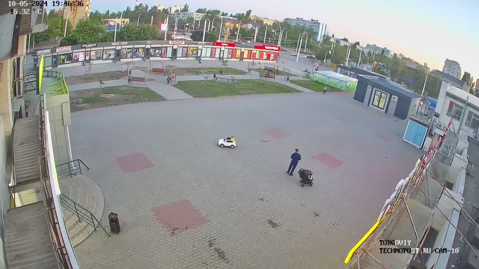 Онлайн камеры Володонск. Торговый площадь со стороны Комсомольца