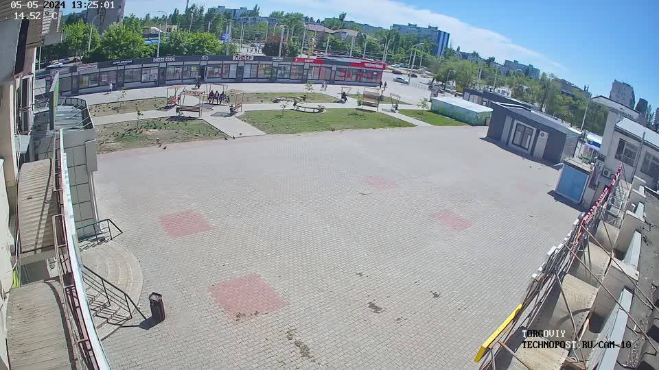 Онлайн камеры Володонск. Торговый площадь со стороны Комсомольца